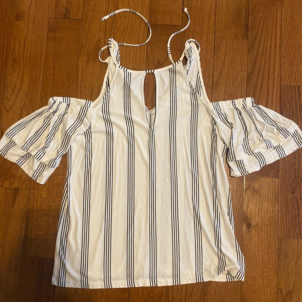 Cut out shoulder.